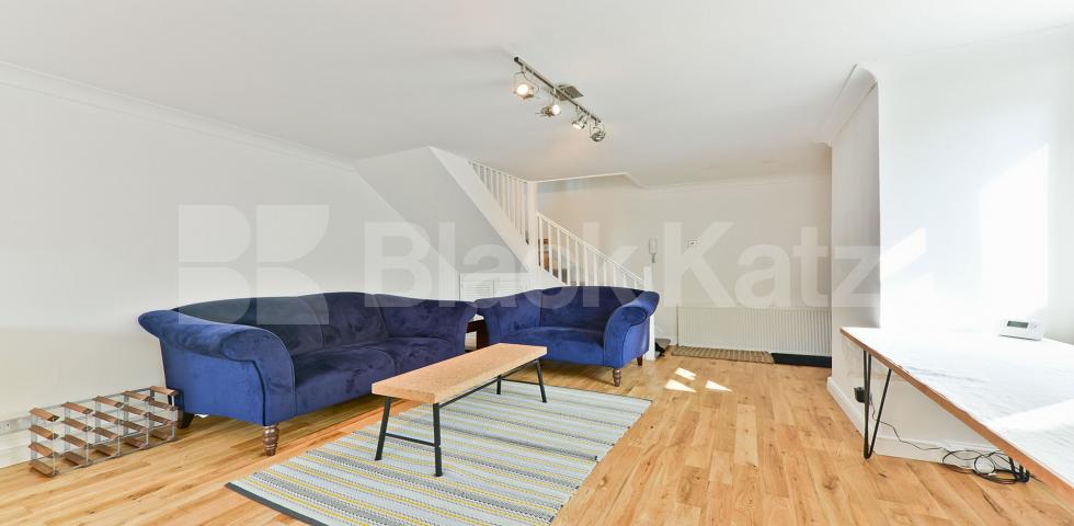 			UNDER OFFER, 2 Bedroom, 1 bath, 1 reception Ground Floor Flat			 Stanstead Road, Forrest Hill